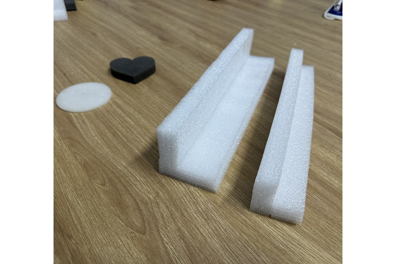 Ảnh: xốp foam góc giúp định hình sản phẩm khi vận chuyển